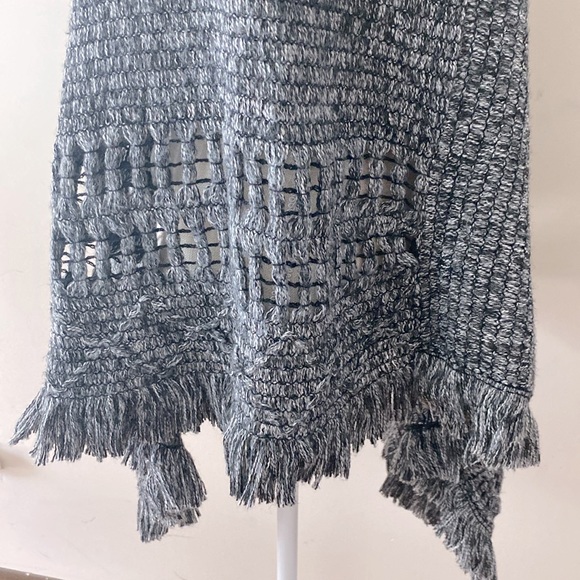 Stylesilove women’s two tone knit fringe poncho pullover sweater wrap cape - Picture 9 of 14